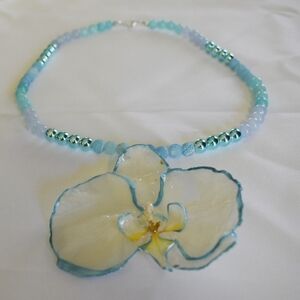 Elegant Blue Floral Necklace